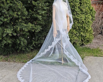 Velo de encaje Chantilly, velo mantilla, boda catedralicia en color marfil, adorno nupcial floral católico