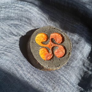 Hand Carved Basque Lauburu Wood Round, Charred Reclaimed Wood Altar Object, Basque Symbol Ritual Piece, Ancestral Protection Talisman