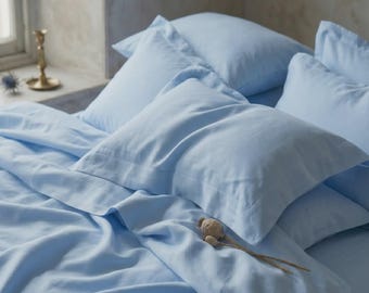 Hellblaues Baumwollbettwäsche-Set • Weicher blauer Bettbezug • 100% natürliche Baumwolle • Atmungsaktiver Stoff • Minimaler Schlafzimmerstil