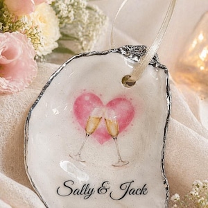 Adorno de compromiso personalizado, recuerdo de boda para parejas, regalo para despedida de soltera, recuerdo de concha de ostra navideña, copa de champán de aniversario