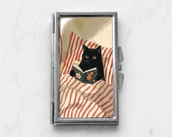黒猫が読書する週刊ブックピルボックス、かわいい猫のピルオーガナイザー、週刊薬ケース、旅行用ビタミンホルダー、猫好きへのギフト