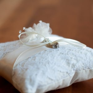 Handgefertigtes Ringkissen - Das Honiton Lace Ringkissen