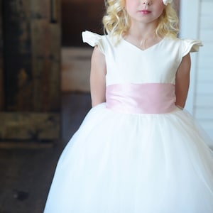 The Eynhallow Flower Girl Dress, first communion dress 画像 1