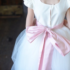 The Eynhallow Flower Girl Dress, first communion dress 画像 3