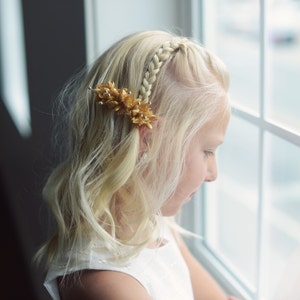 The Wood Anemone: Flower Girl Hair clip in Gold