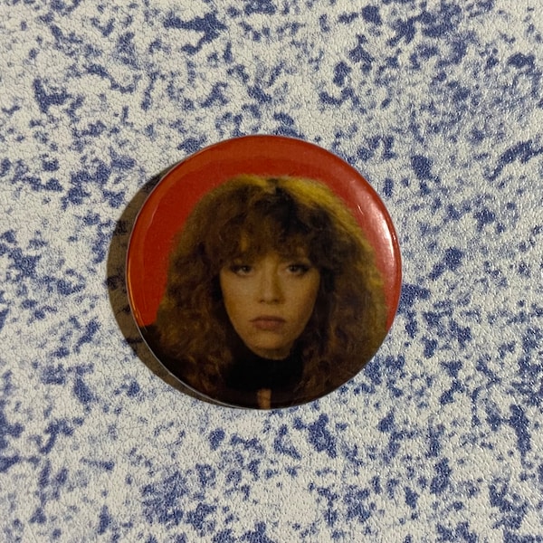 Natasha Lyonne / Badge poupée russe / bouton