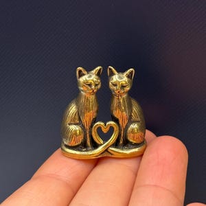 Small Brass Love Cats Figurine – Couple Sculpture, Gift Pouch or Box Included.