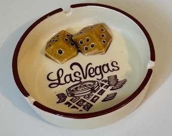 Posacenere vintage in ceramica a forma di dadi 3D di Las Vegas, souvenir di metà secolo.