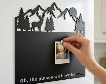 Magnettavla med bergshjort | Rustikt fotodisplay i metall med skogsmotiv, stugdekor
