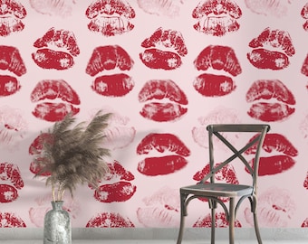 Papier peint rose Kiss, motif tache de rouge à lèvres, forme Kisses, texturé