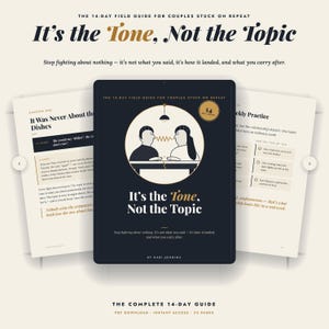 Op de afbeelding: Een 24-pagina tellende digitale PDF-gids getiteld It's the Tone, Not the Topic, met een donkere omslag en een afbeelding van twee mensen die tegenover elkaar aan een tafel zitten. De gids bevat hoofdstukken over communicatie en relatiepatronen.