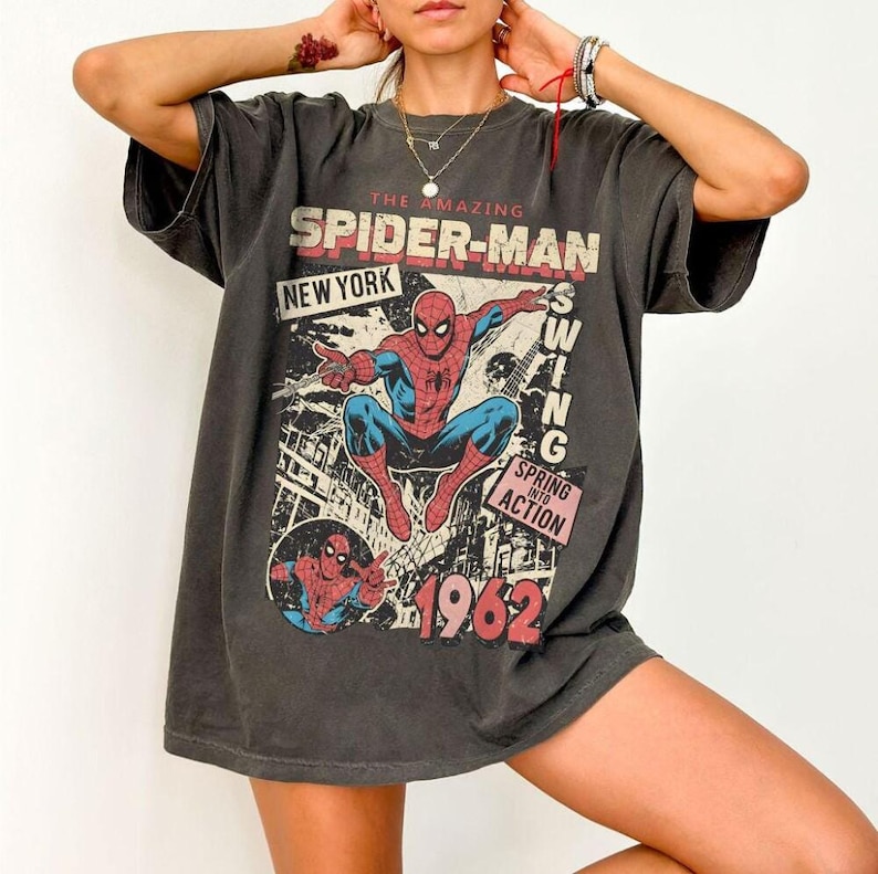 Vintage Amazing Spider-Man Comfort Colors Shirt, Retro Superhero Comics Cover Tee,MCU Fan Gift, Pink Spiderman Graphic Shirt, FamilyTrip Tee Bild 1