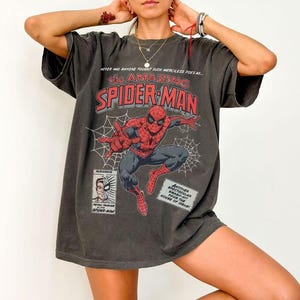 Vintage The Amazing Spider Man Comfort Colors Shirt, Superhero Graphic Shirt, Vintage Spiderman Comic Gift Tee, Disneytrip Spider T-shirt imagem 1