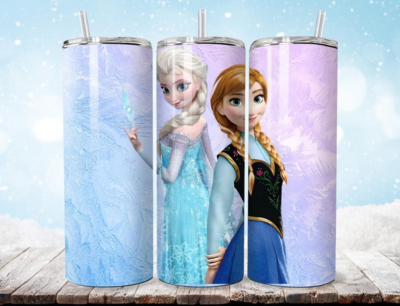 Puede incluir: Tres vasos de acero inoxidable con pajitas. Cada vaso presenta una imagen diferente de los personajes de la pel&iacute;cula animada Frozen. El primer vaso tiene un dise&ntilde;o de hielo azul, el segundo presenta a Elsa y el tercero a Anna.
