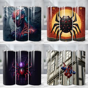 Op de afbeelding: Een set van vier roestvrijstalen ge&iuml;soleerde bekers. Elke beker heeft een ander ontwerp van het Spider-Man-personage. De ontwerpen omvatten een portret, een spin en een stadsgezicht. Elke beker heeft een zilveren rietje.