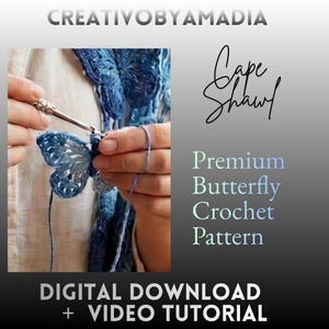 Puede incluir: Primer plano de un proyecto de ganchillo en curso, con un diseño de mariposa azul. La imagen incluye el texto "Cape Shawl" y "Premium Butterfly Crochet Pattern". Es una descarga digital con un tutorial en vídeo.