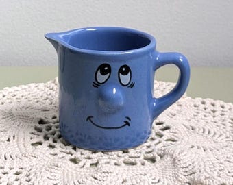 Vintage Blue Smiling Face Creamer Pitcher, Anthropomorphic Ceramic Cream Pitcher, Cute Face Cream Jug, Whimsical Kitchen Decor, Retro Creame