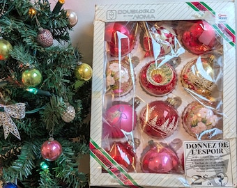Set di 12 ornamenti natalizi vintage in vetro rosa, in confezione regalo.
