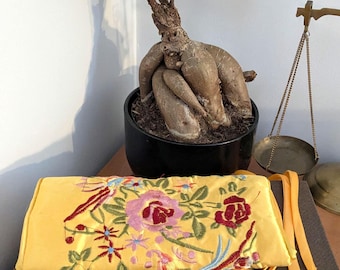 Astuccio portagioie vintage in seta ricamata, organizer da viaggio con motivi floreali asiatici, custodia portagioie in raso giallo, pochette da viaggio boho, astuccio con ricami vintage