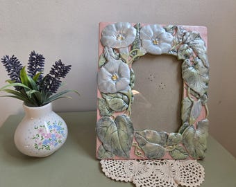 Vintage Floral Picture Frame – Cottagecore Pastel Wall Decor – 3D Flower & Leaf Frame – Shabby Chic Home Decor – 1990s Vintage