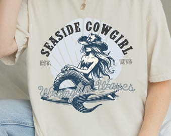 Camiseta vaquera playera, camiseta de surf de sirena, top Wranglin Waves, ropa vaquera costera, camiseta gráfica retro de verano, camiseta gráfica de vacaciones en la playa