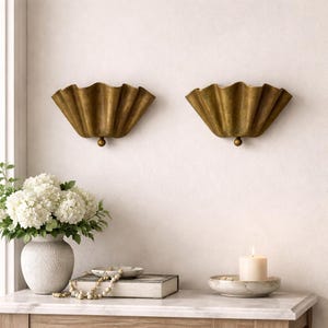 Mid Century Modern Brass Ruffle Wall Sconce, Vintage Scalloped Half Flower Shade, Art Deco Vanity Light, Luxury Brass Wall Lamp Fixture