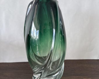 Jarrón vintage Val Saint Lambert de vidrio soplado verde ovalado de 20 cm