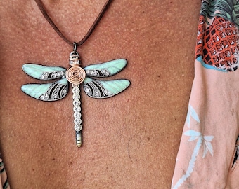 Collier libellule 2,25 x 2,25 pouces Cuivre et bronze - Libelula de Cobre con Bronze 6 x 6 cm