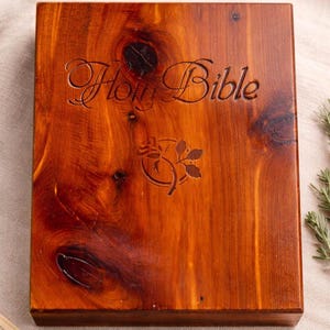 Caja de cedro antigua para la Santa Biblia – Almacenamiento de recuerdos forrado en terciopelo