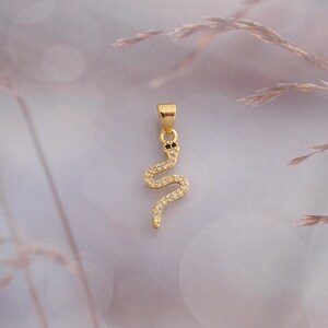 Pingente de cobra banhado a ouro 18K, pingente de animal em ouro, pingente de cobra cravejado de zircônias para confecção de joias DIY