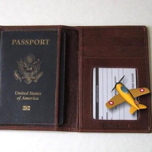 Personalized Leather Passport Holder & Luggage Tag SET: RFID Travel Gift, Monogrammed Destination Wedding Gifts immagine 8
