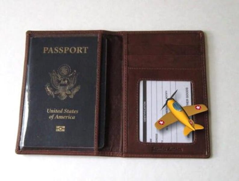 Personalized Leather Passport Holder & Luggage Tag SET: RFID Travel Gift, Monogrammed Destination Wedding Gifts immagine 8