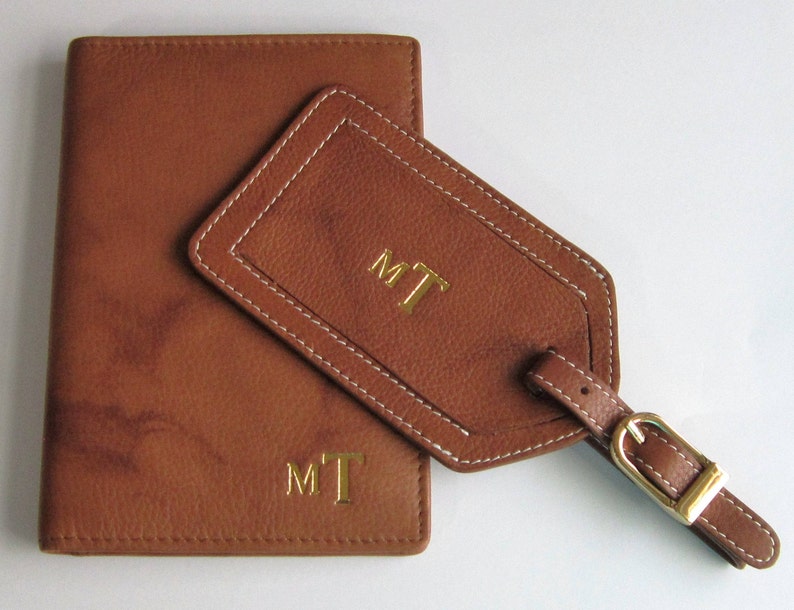 Portefeuille personnalisé en cuir avec monogramme RFID et étiquette de bagage, cadeau de demoiselles d'honneur, étiquettes de bagage pour monsieur et madame, cadeau de voyage, cadeau de fête des mères image 2