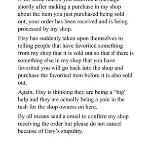 Puede incluir: Una p&aacute;gina blanca con texto negro. El texto explica la pol&iacute;tica de una tienda con respecto a los art&iacute;culos agotados y las notificaciones de Etsy. Aconseja a los clientes que confirmen los pedidos por correo electr&oacute;nico y que no los cancelen debido a los problemas de Etsy.