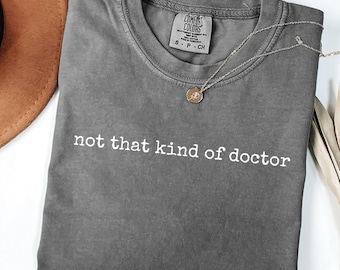 Not That Kind of Doctor Comfort Colors® uniseks T-shirt, grappig promotieshirt, cadeau voor doctoraatsstudenten