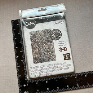 Tim Holtz Texture Impressions Prägemappe „Pluszeichen“ – Kreatives Bastelzubehör Für Karten, Scrapbooking & Mehr, Kompatibel Mit Big Shot