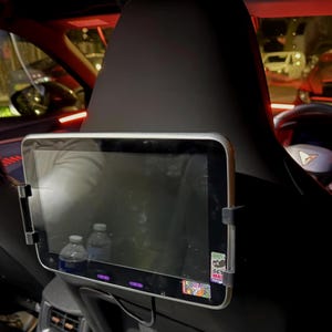 Soporte para tableta/teléfono en el asiento trasero a medida para Cupra Terramar y Tavascan imagen 2