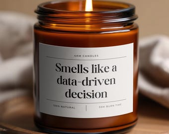 Vela con aroma a decisión basada en datos, regalo divertido para analistas, decoración de oficina sarcástica, regalo con humor corporativo, cera de soja con aroma empresarial.