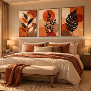 Peut inclure: Un ensemble de trois impressions d'art mural rectangulaires présentant des illustrations botaniques abstraites dans des tons orange brûlé, marron et crème. Chaque impression affiche des feuilles stylisées sur un fond de cercles superposés, encadrées de bois fin.