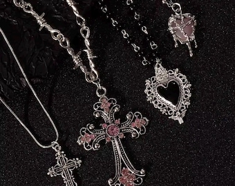 Zestaw naszyjników w stylu gotyckim Y2K – krzyżyk i serce z kryształkami