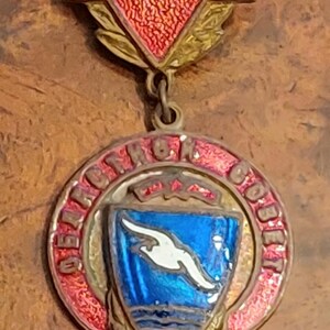 Médaille d'insigne de gagnant de compétition sportive socialiste russie Union soviétique 1950 émail