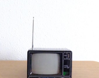 Mini TV vintage per auto AudioSonic, televisore CRT portatile in bianco e nero.