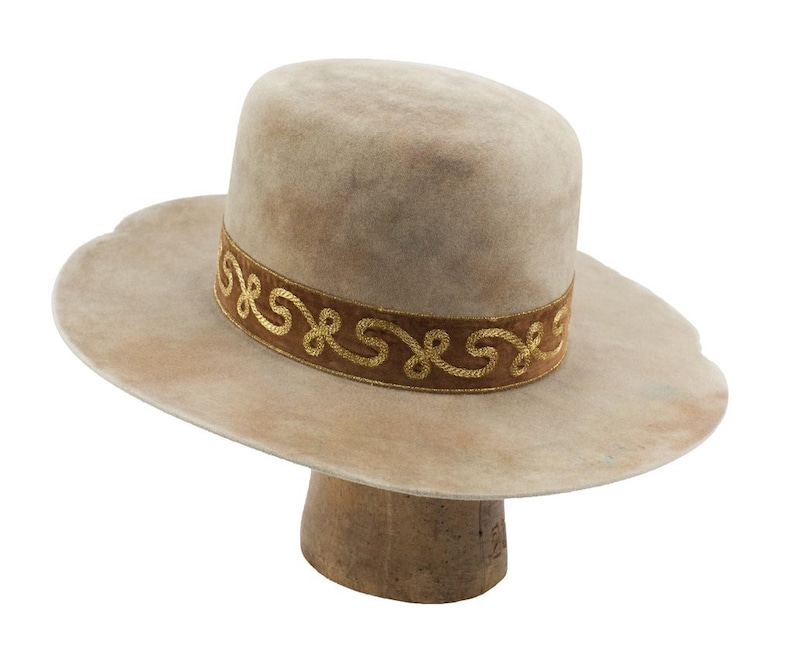 hand dyed flat crown beaver fur felt hat w vintage ribbon hatband w gold scroll: gold scroll 7 14 ish