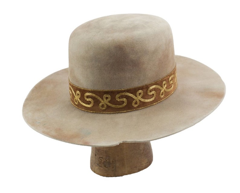 hand dyed flat crown beaver fur felt hat w vintage ribbon hatband w gold scroll: gold scroll 7 14 ish