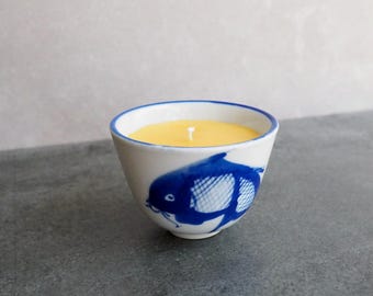 Vela en taza de té con carpa koi azul / Vela china en taza de té, vela vintage, vela de cera de abeja, regalo de vela asiática