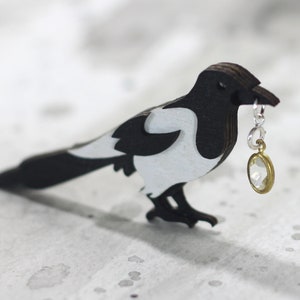 Magpie Thief Brooch - Omens Collection