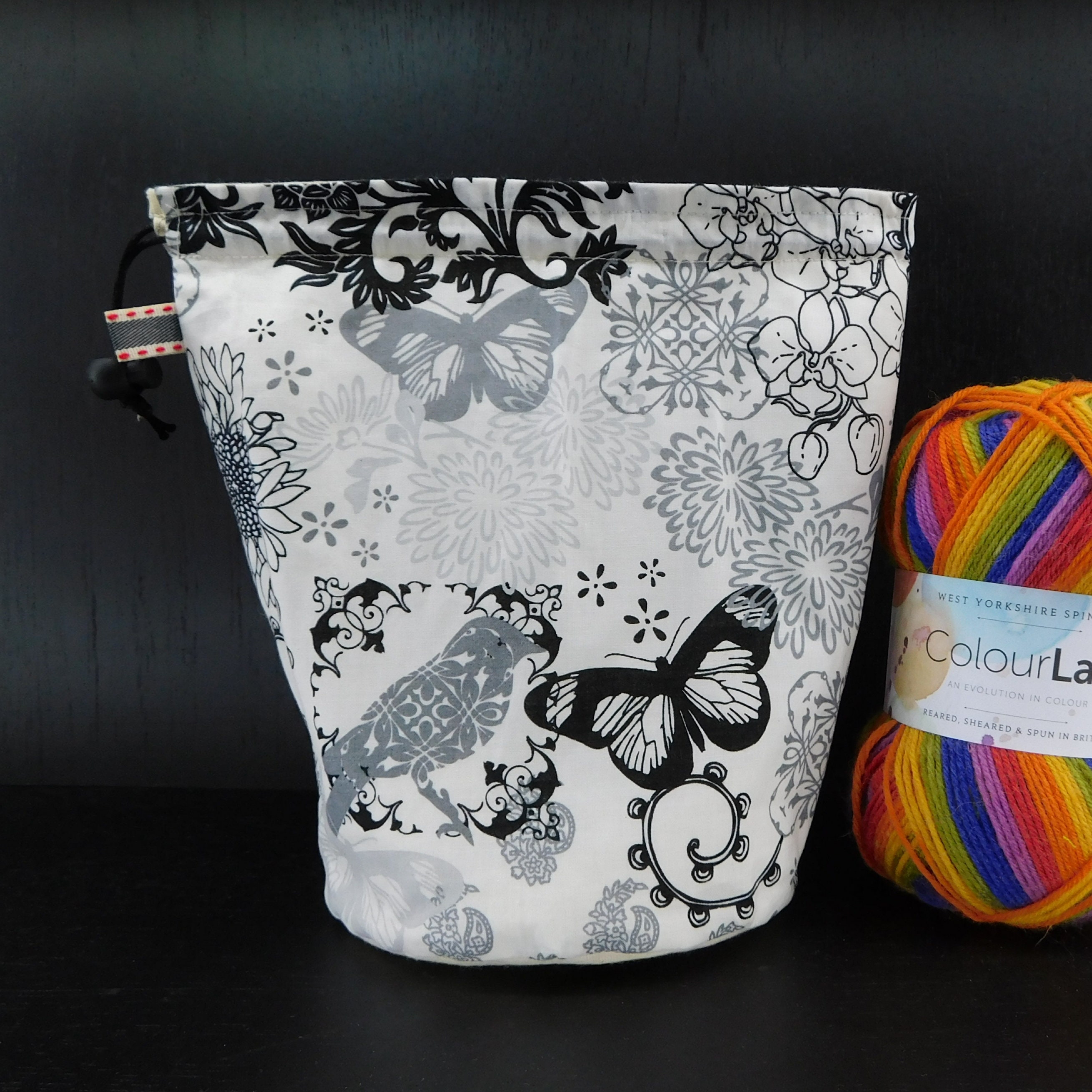 30 Beautiful and Stylish Monochrome Crochet Patterns 23 Monochrome Project Bag