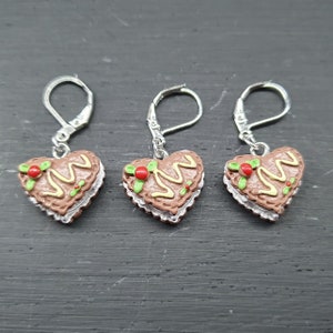 Cake stitch marker, progress keeper, stitch saver for knitting and crochet