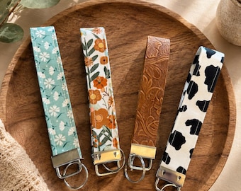 Handmade Wildflower Fabric Key Fob Wristlet | Retro Floral Key Chain Holder