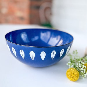 Cathrineholm Lotus 7 1/8 Enamel Bowl, Royal Blue Enamelware Bowl Made in Norway, Mid Century Modern Design, MCM Vintage Bowl image 1